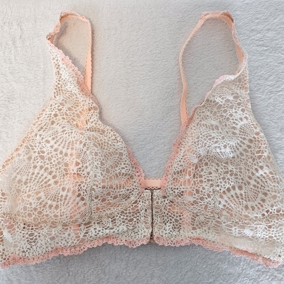 Victoria's Secret Sheer Lace Peachy Romantic Bra Medium‎ - Picture 1 of 7